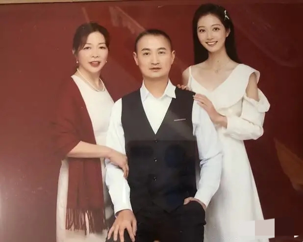 冯琳家庭背景图片