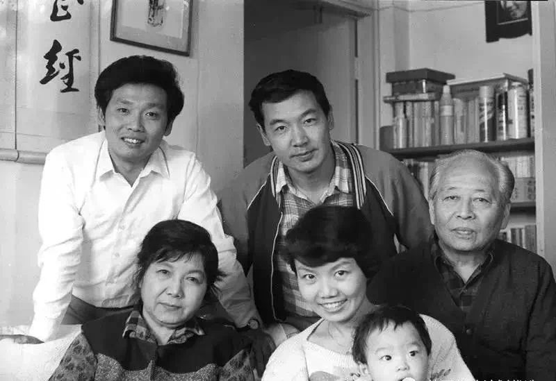吴祖光的家世简介和吴祖强是亲兄弟吗和洛克菲勒啥关系
