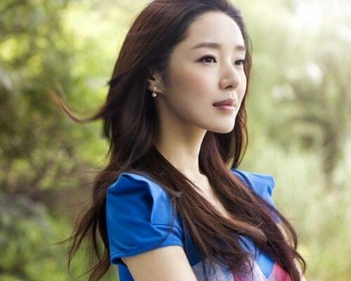 江西首富中弘王永红祖籍是哪里?带着跑到国外的女星谁他老婆?