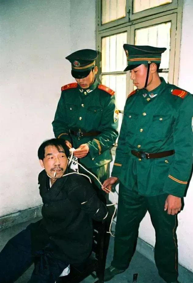 法子英的前妻女儿家人现状,法子英死刑判决执行现场镜头图片