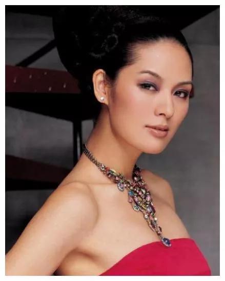 初代超模马艳丽重回t台仍吸睛离婚15年后活成了爽文女主