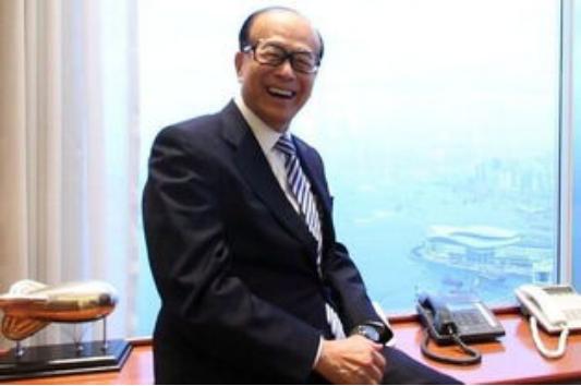 回顾94岁李嘉诚和死神赛跑一粒药156万如今仍满头黑发