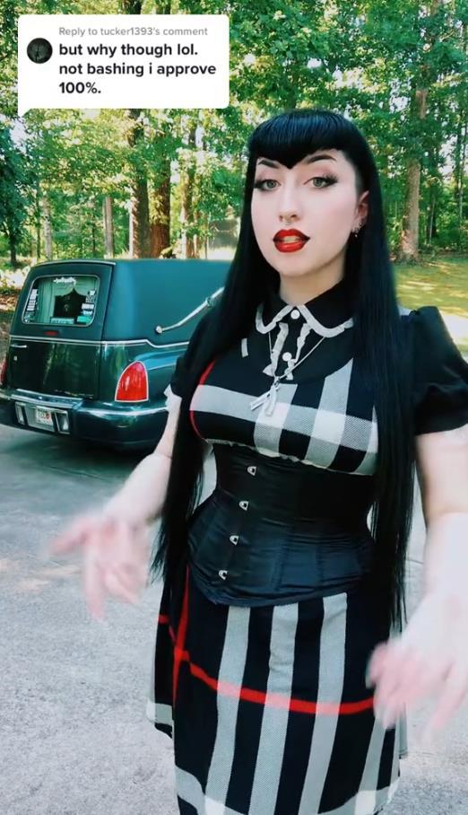 很满意美国23岁少女6000美金买了一台林肯灵车惊喜多