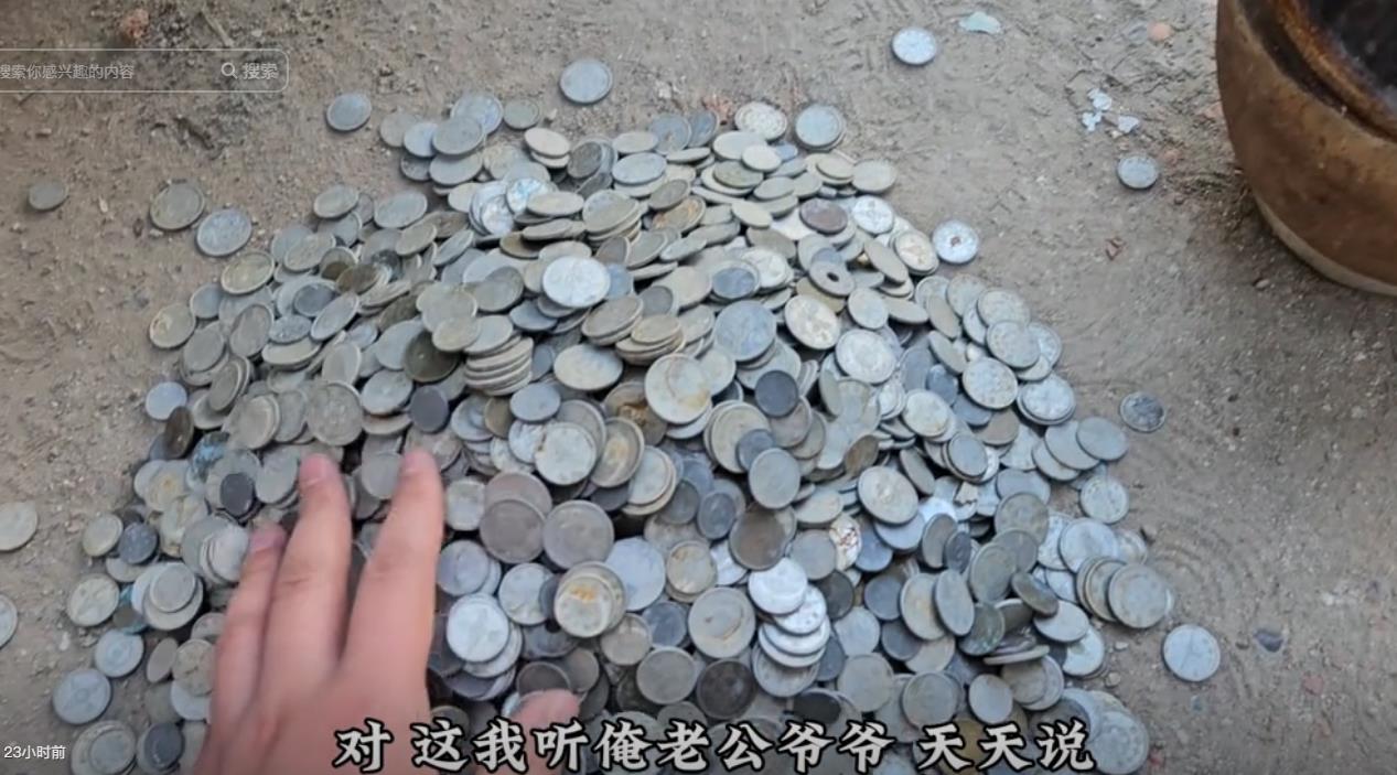 其实,要说这些银元,据说有些一枚大约值500人民币,根据银元品相不同